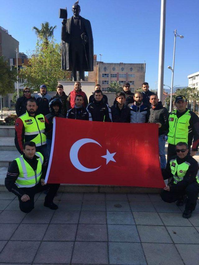 Motorculardan şehit ailesine taziye ziyareti