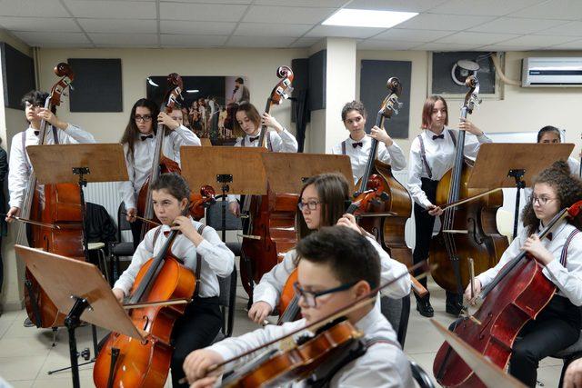 40 çocuk, 40 kemanla başlayan orkestra 800 kişilik oldu