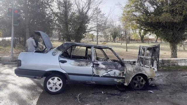 İşten çıkıp eve giderken otomobili yandı