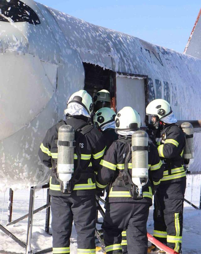 Çukurova Havalimanı’nda uçak kazası tatbikatı gerçeğini aratmadı 6