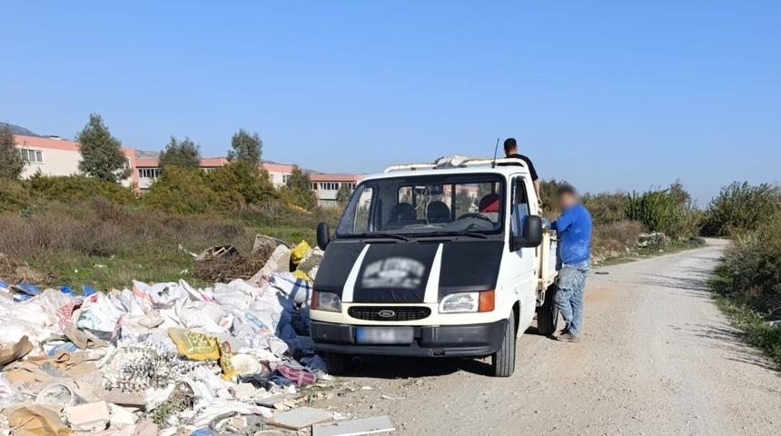 Efeler’de kaçak moloz dökümüne 47 bin TL ceza