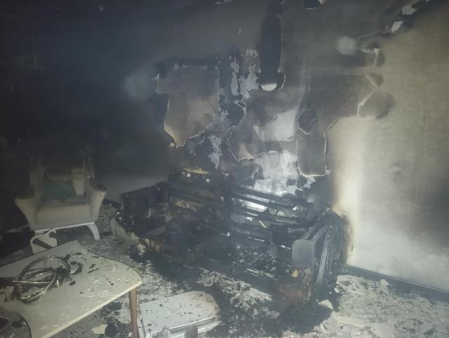 Antakya&rsquo;da yanan ev kullanılmaz hale geldi 1