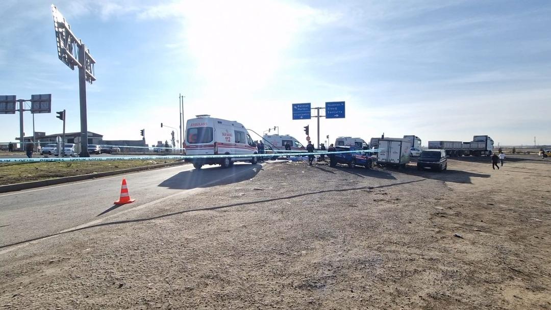 1200xauto Son dakika | En az 2 kişi öldü, yaralılar da var! Diyarbakır’daki kazada üç araç çarpıştı