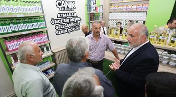 Bu markette para geçmiyor! Çöpe atmayıp ürün alıyorlar