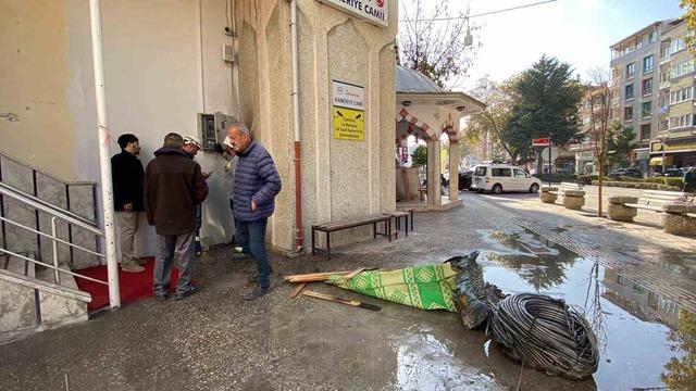 Burdur’da cami minaresinde yangın korkuttu