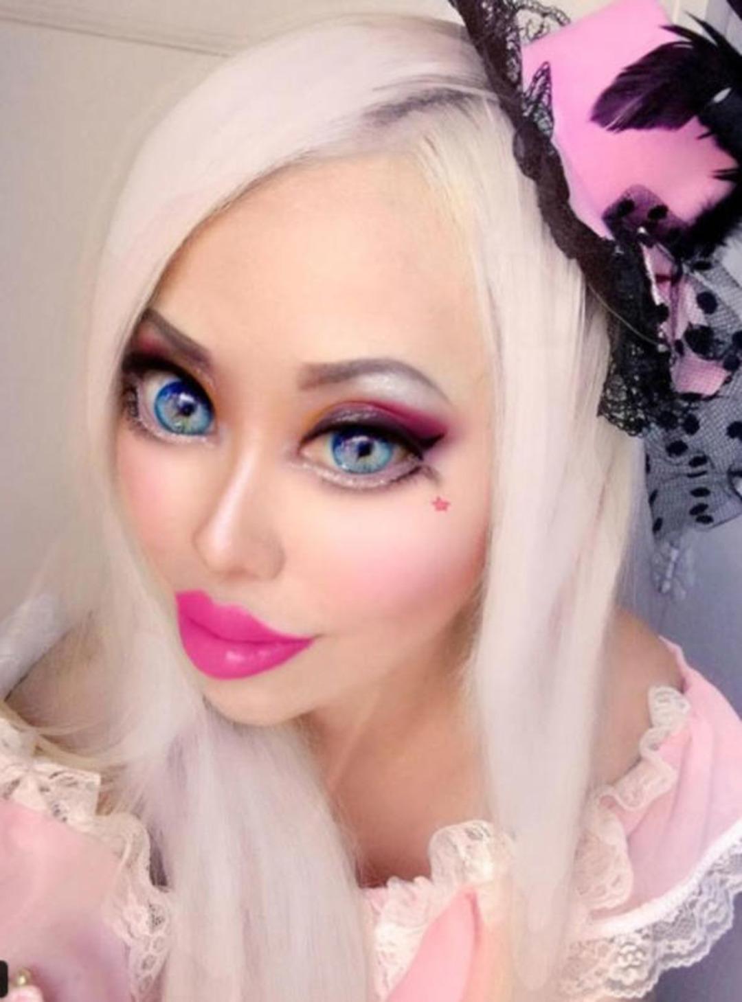 G&ouml;zlerini bile ameliyat ettirdi