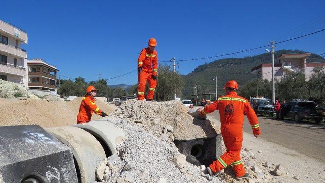 Afet gönüllülerinden nefes kesen tatbikat