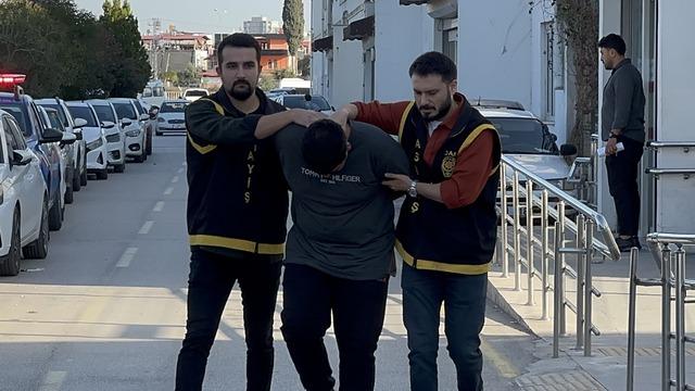 Adana'da komşular arasında bıçaklı kavga: Baba öldü, 2 oğlu yaralandı