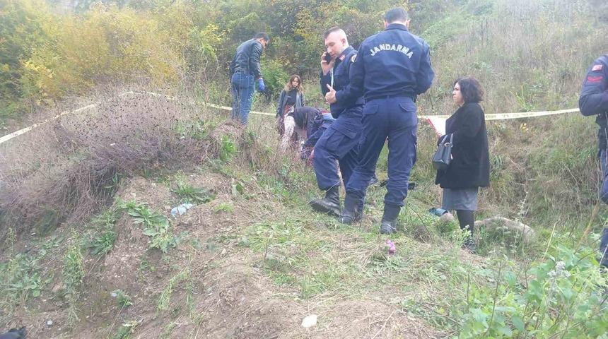 Sakarya'da kaza: Ara&ccedil; şarampole u&ccedil;tu, 1 &ouml;l&uuml; 3 yaralı