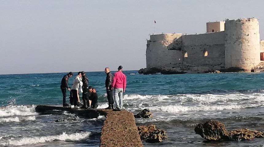 Mersin'de denize giren genç boğularak hayatına kaybetti