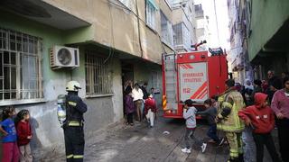 Diyarbakır'da binada yangın: 8 kişi dumandan etkilendi