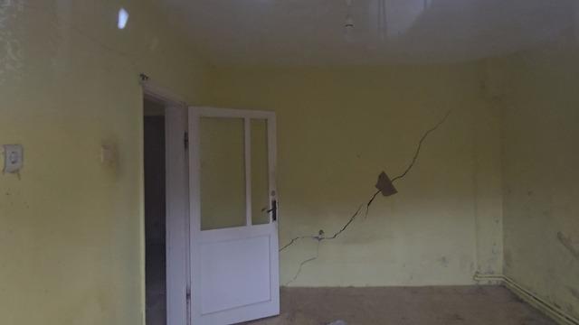 Duvarlar ve zemin çatladı! Beykoz'da 2 bina tahliye edildi