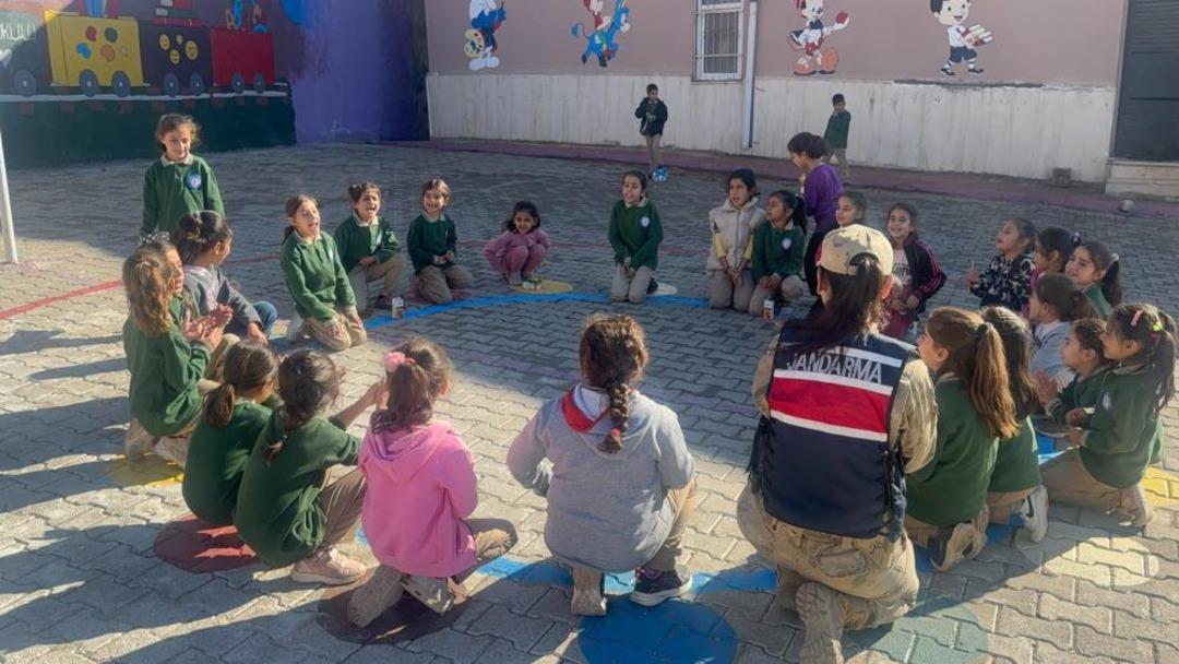 Jandarmadan Dünya Çocuk Hakları Günü nde farkındalık etkinlikleri 1