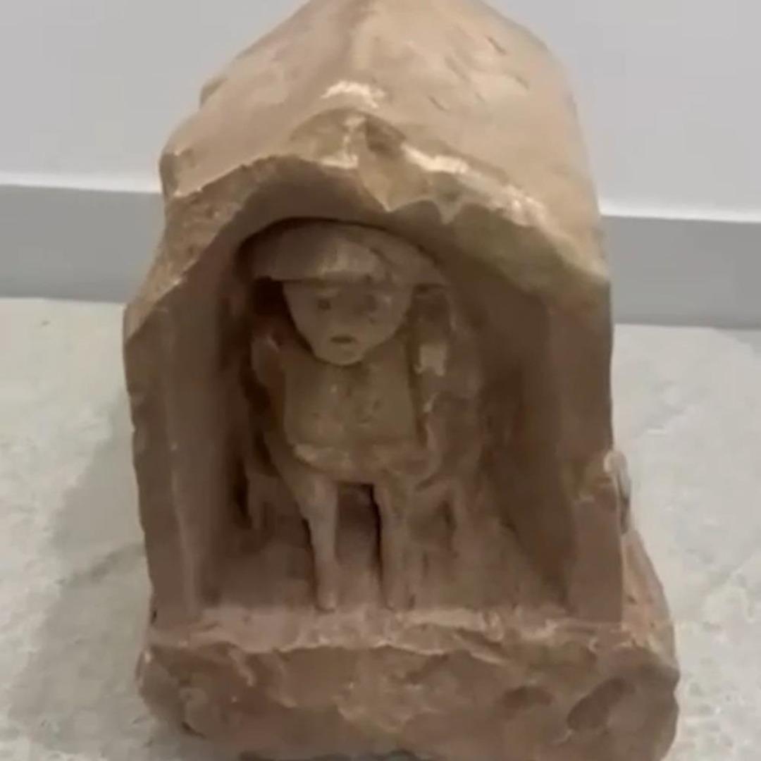 Roma dönemine ait, değeri 5 milyon lira: İnsan ve hayvan figürlü mezar steli ele geçirildi 3