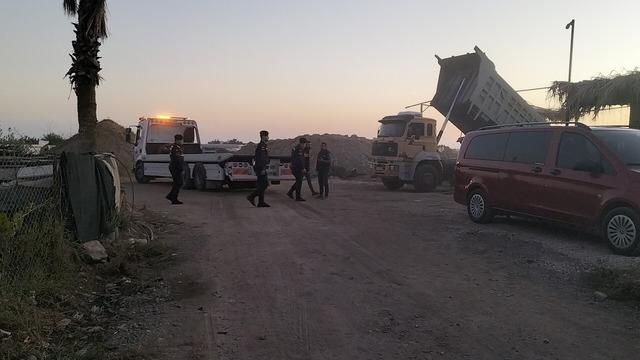 Yer: Antalya! Plaja kamyonlar ve kepçelerle gelip tonlarca kum çaldılar