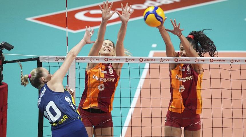 Voleybol Derbisi Nefesleri Kesti: Fenerbah&ccedil;e, Galatasaray'ı mağlup etti