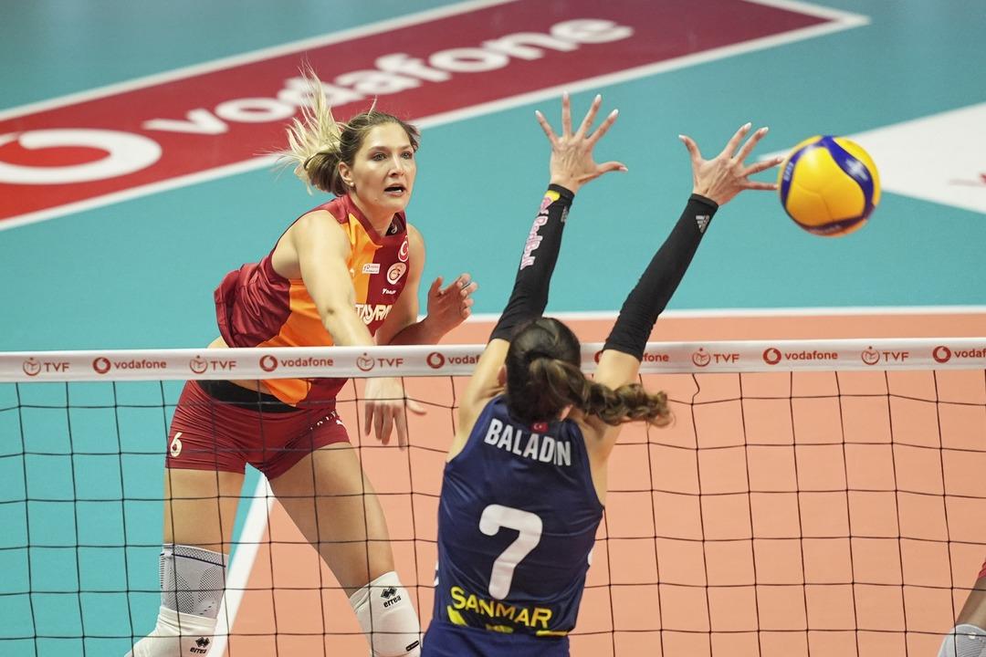 Voleybol Derbisi Nefesleri Kesti: Fenerbah&ccedil;e, Galatasaray ı mağlup etti 2