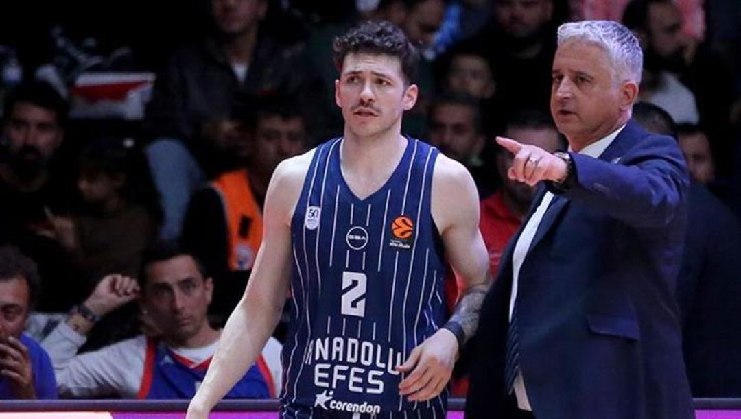 Anadolu Efes evinde Barcelona yı devirdi!  1