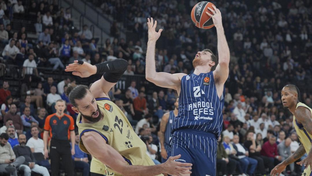 Anadolu Efes evinde Barcelona yı devirdi!  2