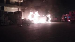 Başakşehir’de dükkanı önündeki paletlerde çıkan minibüse sıçradı