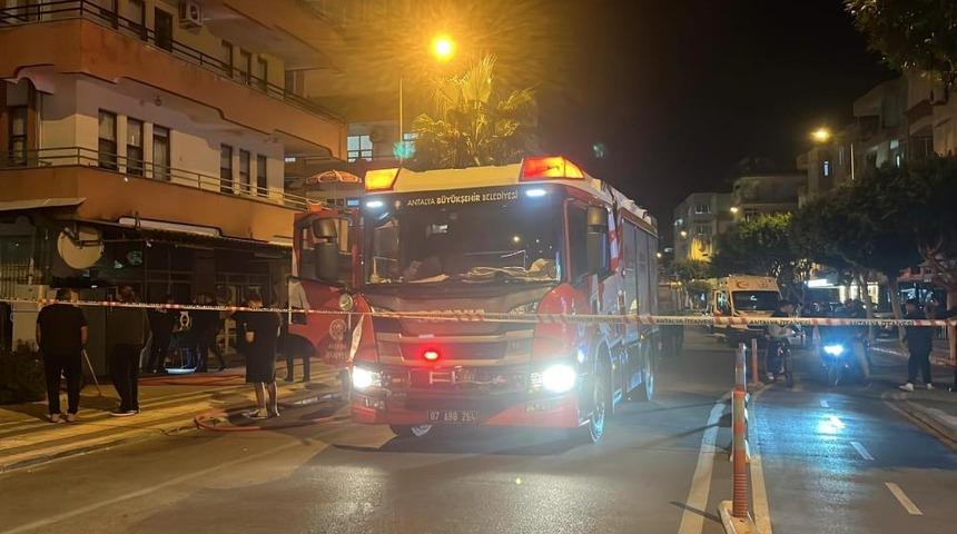 Alanya&rsquo;da beyaz eşya tamir d&uuml;kkanında &ccedil;ıkan yangın korkuttu