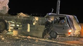 Karaman'da otomobil tıra ok gibi saplandı: Karı-koca hayatını kaybetti