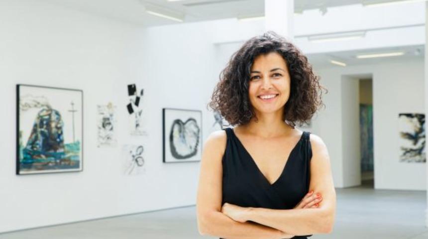 Londra'daki d&uuml;nyaca &uuml;nl&uuml; sanat vakfının direkt&ouml;rl&uuml;ğ&uuml;ne Fatoş &Uuml;stek getirildi