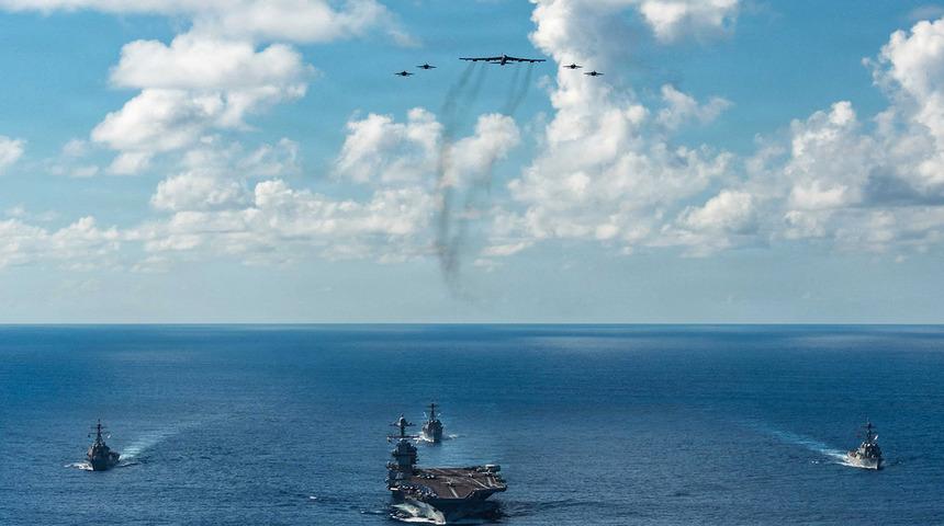 ABD u&ccedil;ak gemilerini g&ouml;ndermişti! Venezuela'dan f&uuml;zelerle savaş hazırlığı 