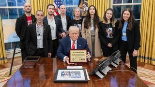Trump, serbest bırakılan İsrailli esirler ve aileleriyle Beyaz Saray'da bir araya geldi