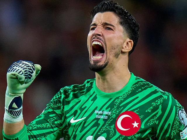 Altay Bayındır, Süper Lig devine transfer oluyor!