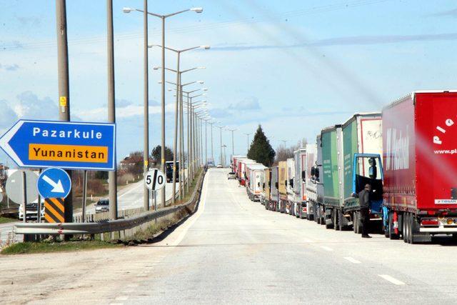 Kapıkule'de 19 kilometre TIR kuyruğu