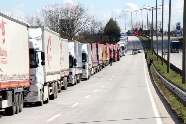 Kapıkule'de 19 kilometre TIR kuyruğu