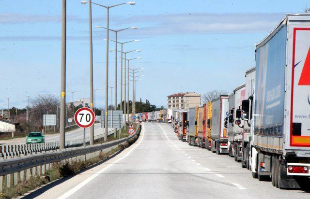 Kapıkule'de 19 kilometre TIR kuyruğu