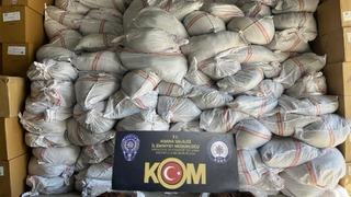 Adana’da tırda 10 ton kaçak tütün ele geçirildi
