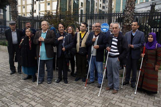 Görme engellilerden ’beyaz baston’ raporuna tepki