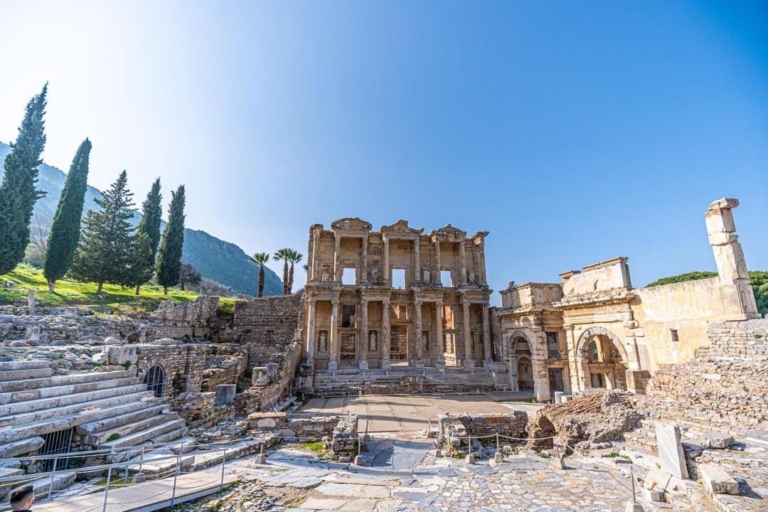 Türkiye ye akın ettiler! Bakan Ersoy açıkladı: Ekimde yabancı ziyaretçi sayısında dikkat çeken artış 3