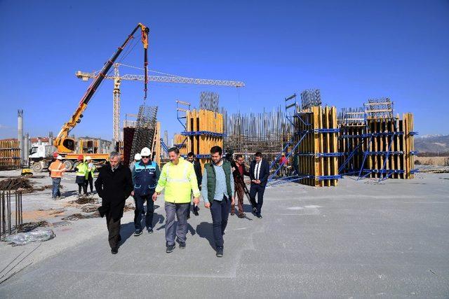 Başkan Günaydın, terminal inşaatını inceledi