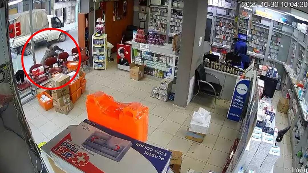 Eczane önünde kızın kıyafetlerini çıkarmaya çalıştı: "Görünce garip oldum, çıplak zannettim" 1