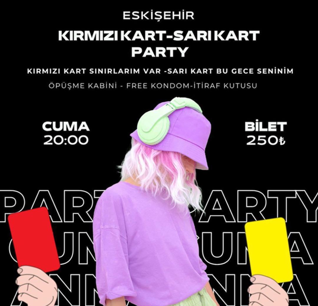 Sosyal medya Eskişehir deki bu partiyi konuşuyor! Dikkat çeken Öpüşme kabini detayı 1