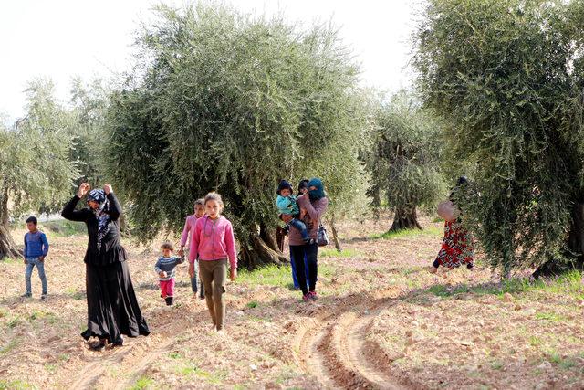 Afrin ve köylerinde, teröristlerin baskısı altındaki sivillerin kaçışı sürüyor