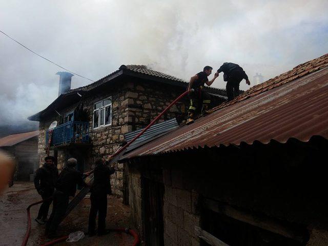 Konya’da ateşle kontrol edilirken patlayan tüp evi kül etti