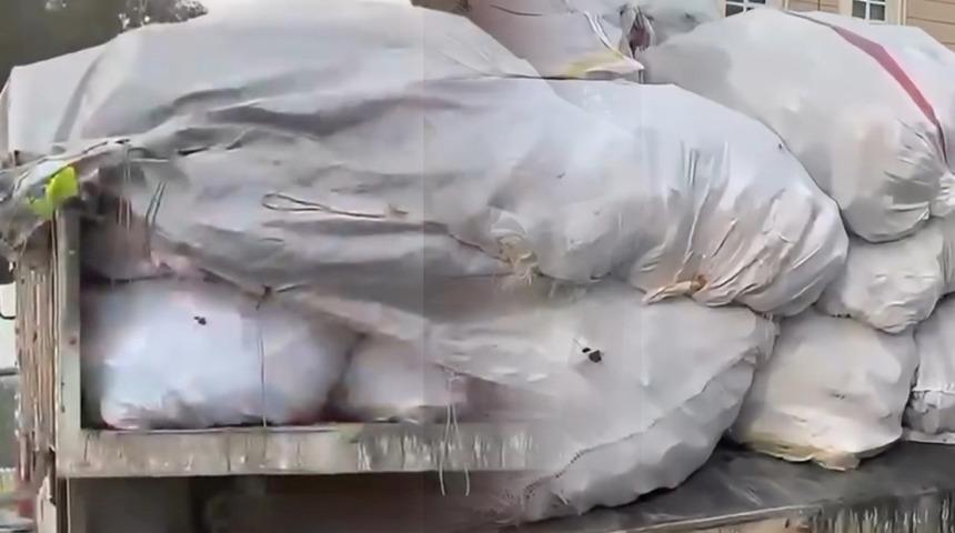 Ş&uuml;phe &uuml;zerine durdurulan iki ara&ccedil;ta &ccedil;uvallarla ele ge&ccedil;irildi: Piyasa değeri 1 milyon 900 bin lira!