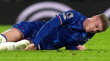 Evinde durduğu yerde sakatlandı! Derbi maçında forma giyemeyecek