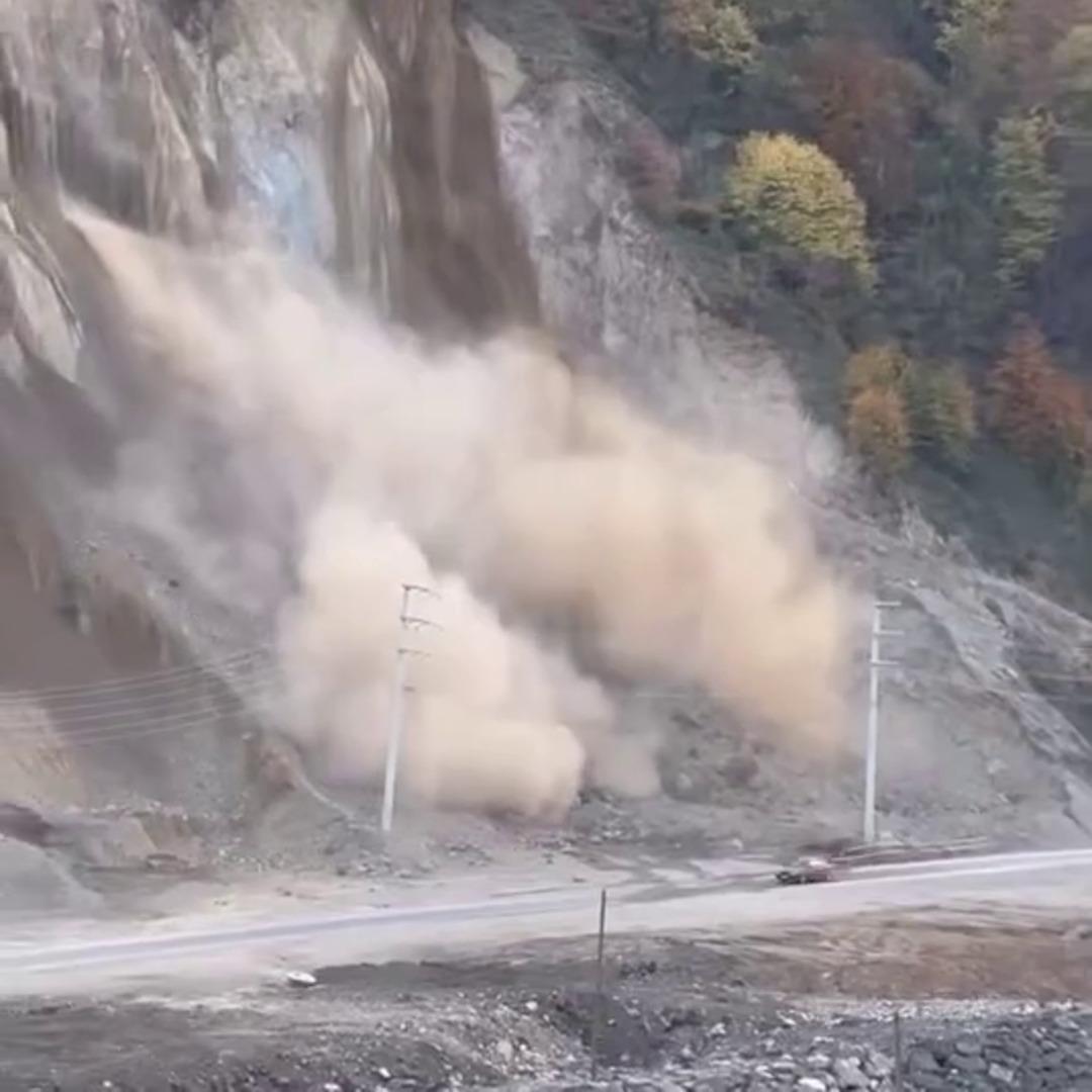 Düzce de korkutan heyelan: Otomobil son anda kurtuldu! 3