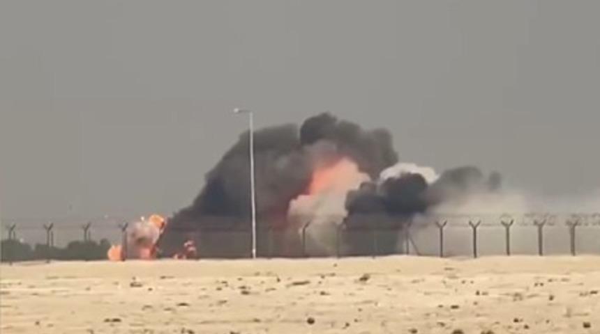 Hava gösterisinde Hindistan'a ait savaş uçağı düştü! Pilot hayatını kaybetti