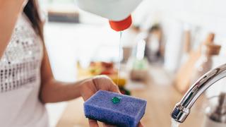 Mutfaktaki kimyasallara karşı korunmanın yolları: Yanlışlıkla deterjan içilirse ne olur?