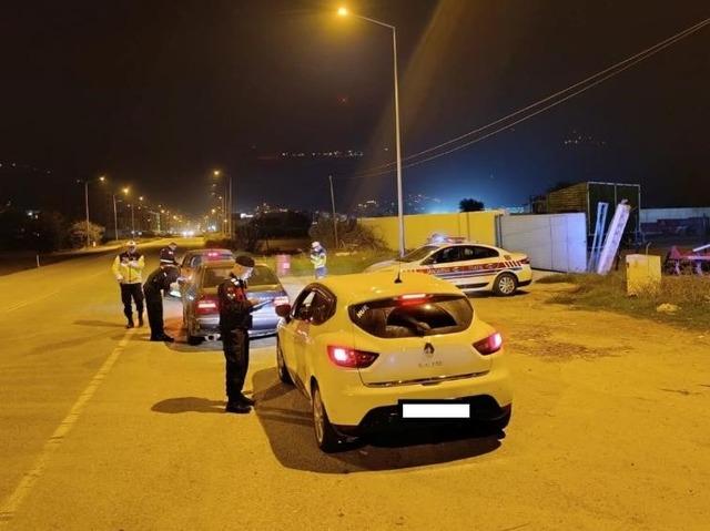 Kurallara uymayan 74 sürücü cezadan kaçamadı 1