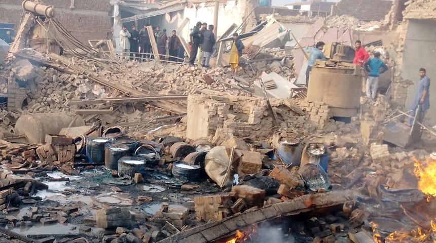 Pakistan'da tutkal fabrikasında patlama: 18 ölü
