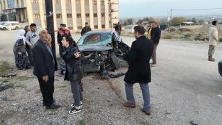 Elazığ’da kazada savrulan araç yayaya çarptı: 1 ölü, 2 yaralı