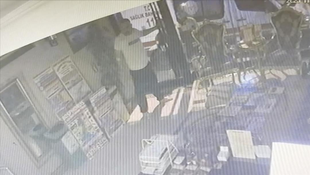 Son Dakika! Böcek ailesinin kesin ölüm nedeni belli oldu! Otopsi raporu açıklandı 4